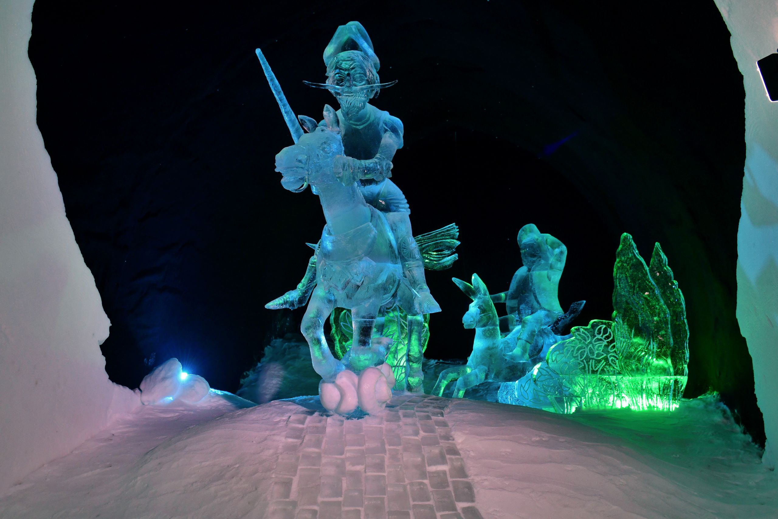 Ледовая история. Ледяные скульптуры. Ледовые скульптуры. Скульптуры из льда. Ледяные и снежные скульптуры.